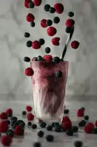 Mit Nurisan kannst du auch selbst gemachte Smoothies aufwerten. Dadurch profitierst du von der optimalen Nährstoffdichte und kannst die Variationen jedes Mal verändern.