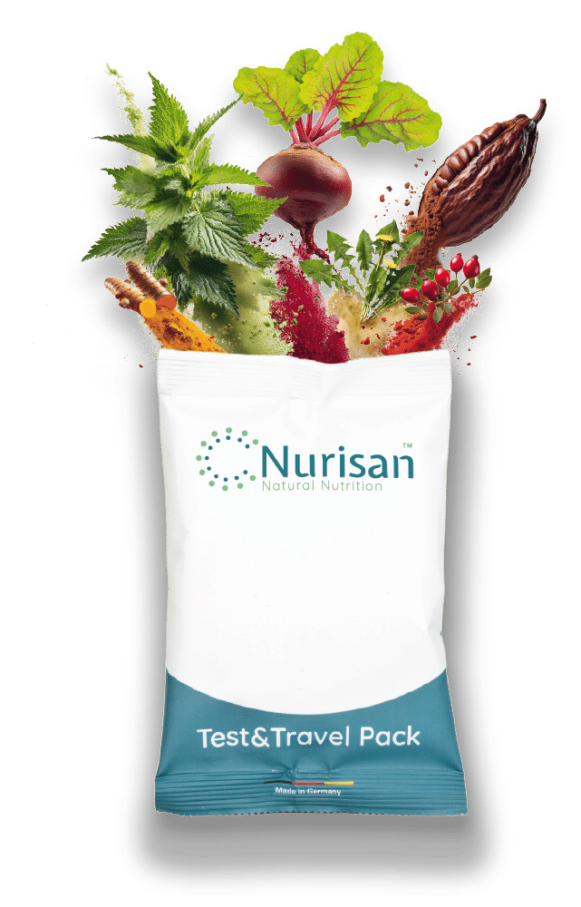 Auch in dieser kleinen Packung stecken die wertvollen Inhaltsstoffe der 14 pflanzlichen Bio-Zutaten von Nurisan. Verzichte nie wieder auf Nurisan – auch nicht unterwegs.