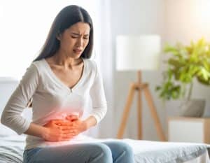 Bei Verdauungsproblemen sollte man nicht erst abwarten, bis es zu spät ist und die Diagnose „Reizdarm” gestellt wird. Wer rechtzeitig auf seinen Körper hört und entsprechend handelt, hat gute Chancen, seine Symptome zu heilen. Dabei spielt die Ernährung die größte Rolle.