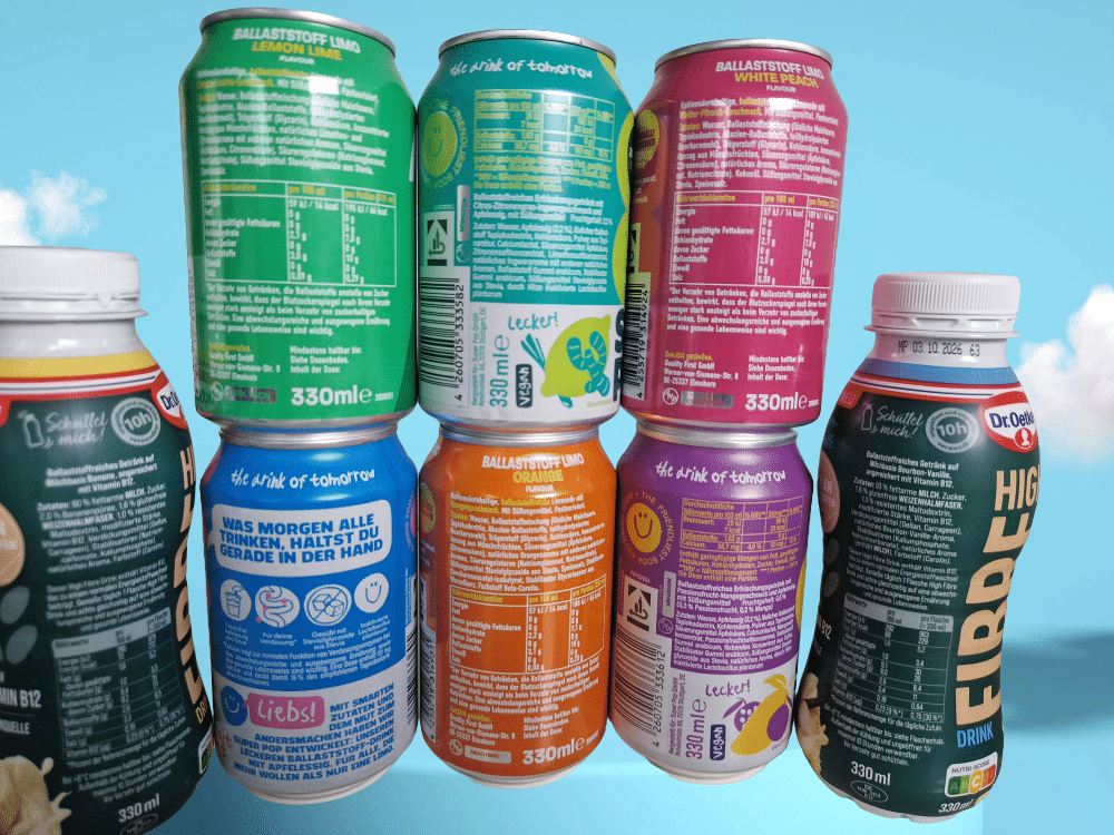 Ein Blick auf die Zutatenlisten: Die Rückseiten der Ballaststoffdrinks Dr. Oetker High Fibre, More FIZI und Super Pop mit ihren Nährwerttabellen im direkten Vergleich.